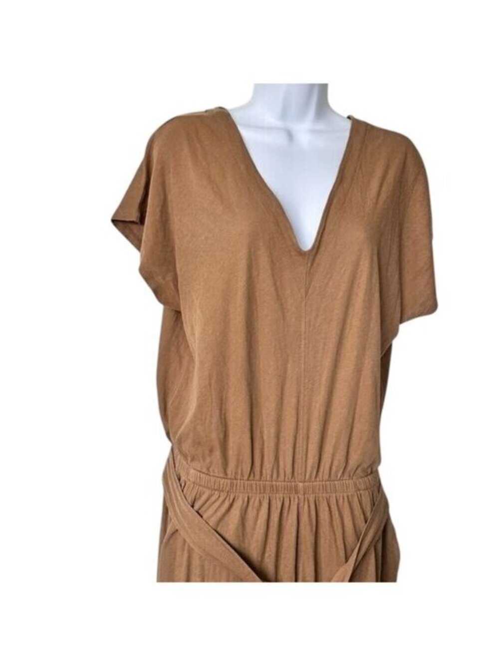 Relaxed V-Neck Camel Jumpsuit with Tie Waist - Picture 6 of 10